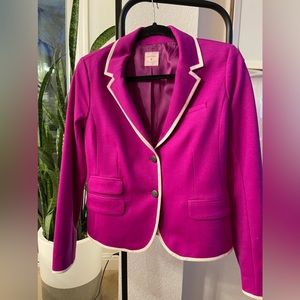 Tailored short blazer with detailed placket pockets with white trim.